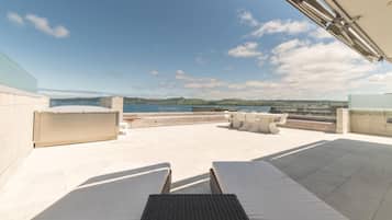 4 Bedroom Lakefront Penthouse | View from room