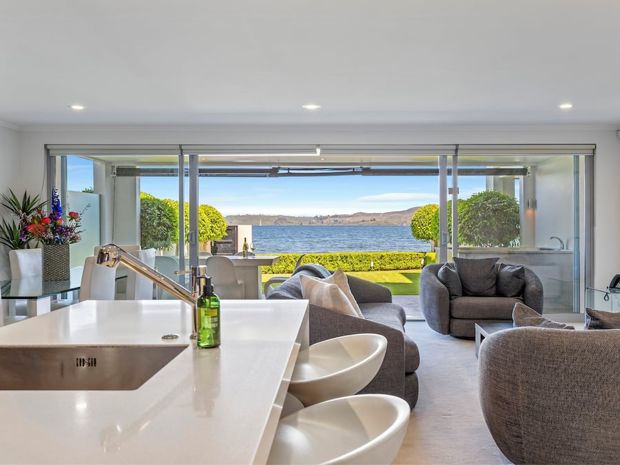 Lägenhet - 3 sovrum - vid sjön | Eget kök | Kylskåp, mikrovågsugn, ugn och spishäll