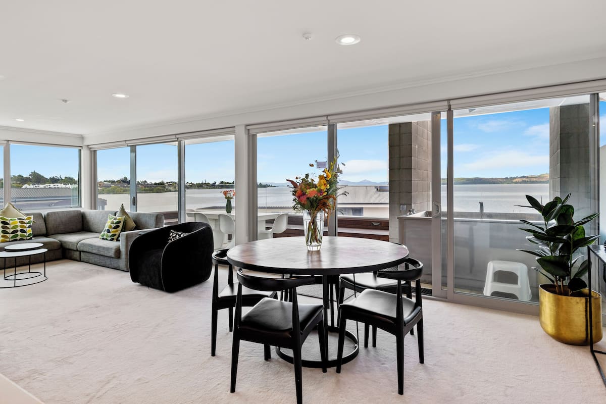 50-cm flat-screen TV with satellite channels, TV