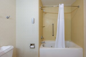 Estudio, 1 cama de matrimonio grande, no fumadores (Whirlpool) | Baño | Toallas