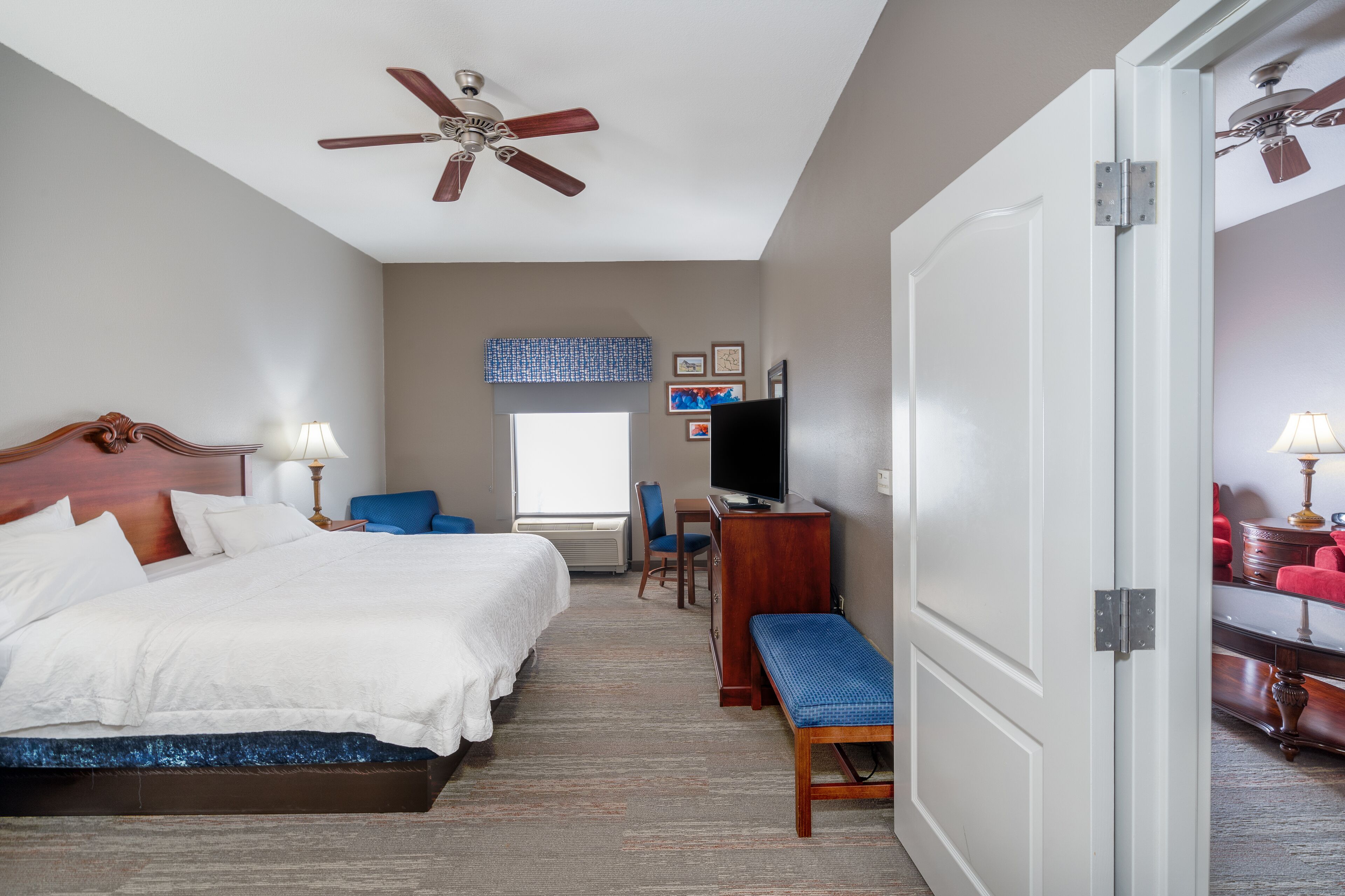 suite, 1 bedroom, non smoking | desk, free wifi, bed sheets, alarm clocks