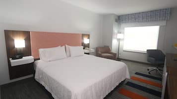 Kamar, 1 Tempat Tidur King, akses difabel (Mobility & Hearing, Roll-in Shower) | Brankas, setrika/meja setrika, Wi-Fi gratis, dan seprai linen