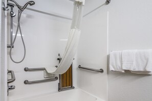 Shower, towels - Motel 6 McAlester, OK (Krebs)