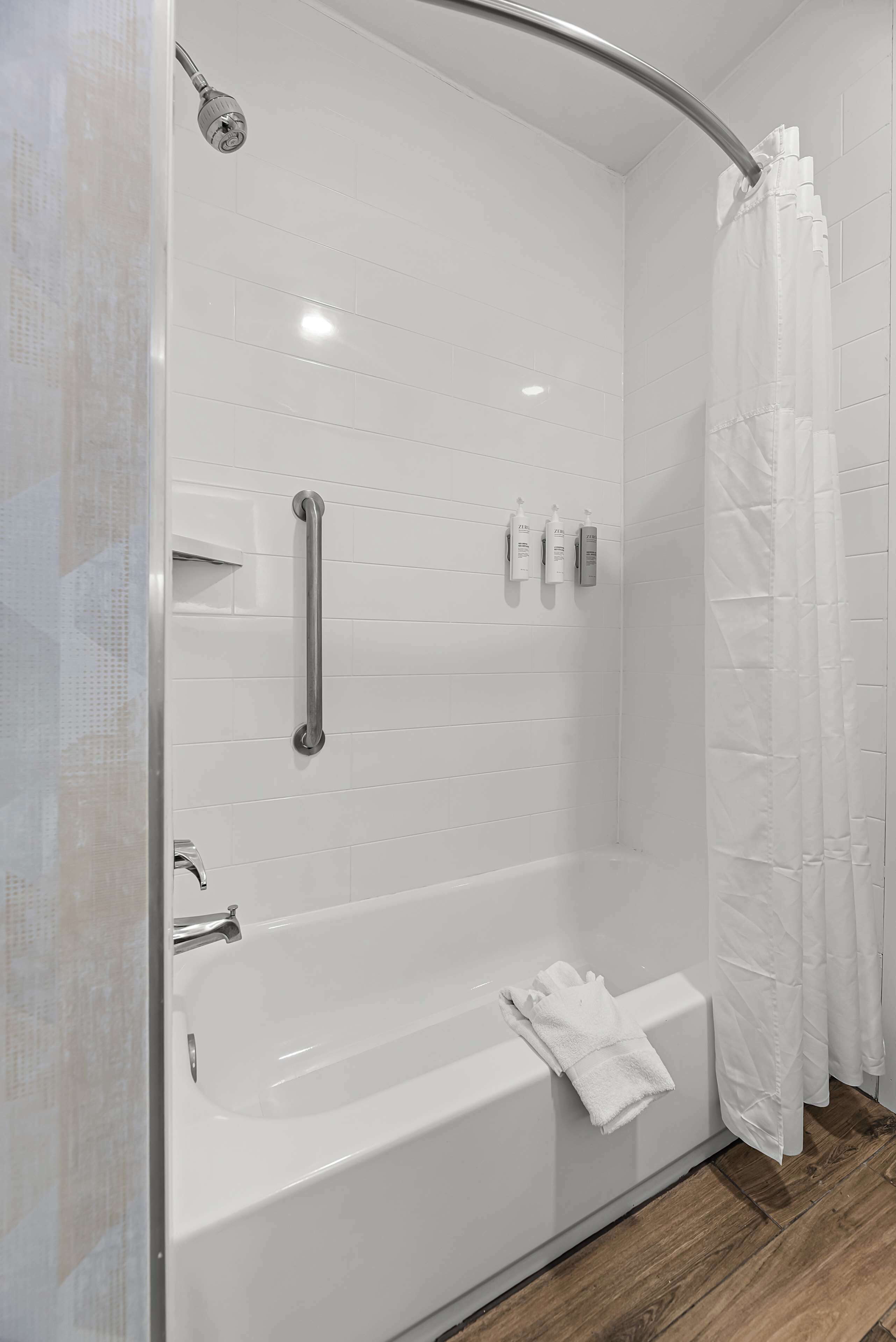 room, 2 queen beds, non smoking | bathroom | combined shower/bathtub, free toiletries, hair dryer, towels