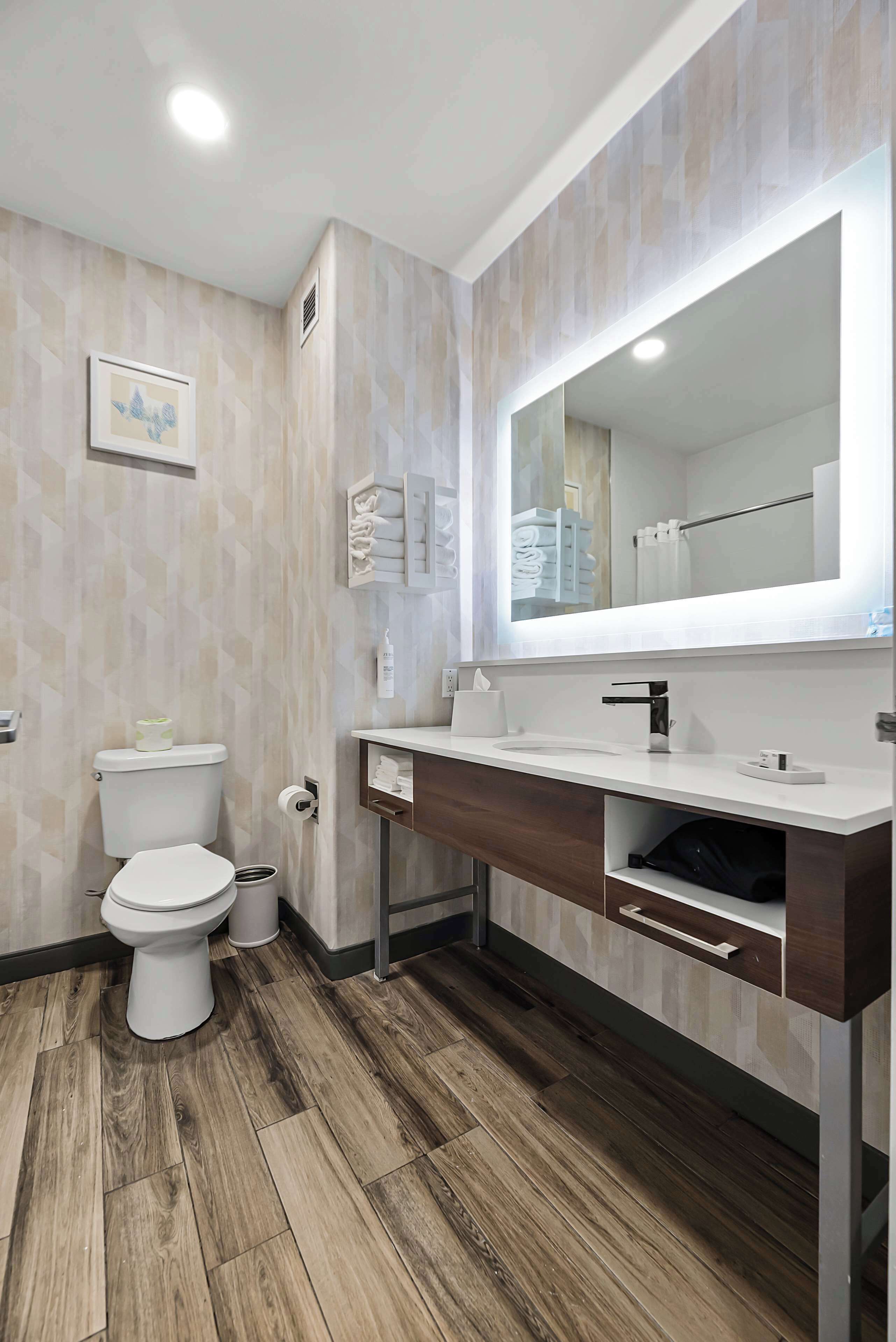 Room, 2 Queen Beds, Non Smoking | Bathroom
