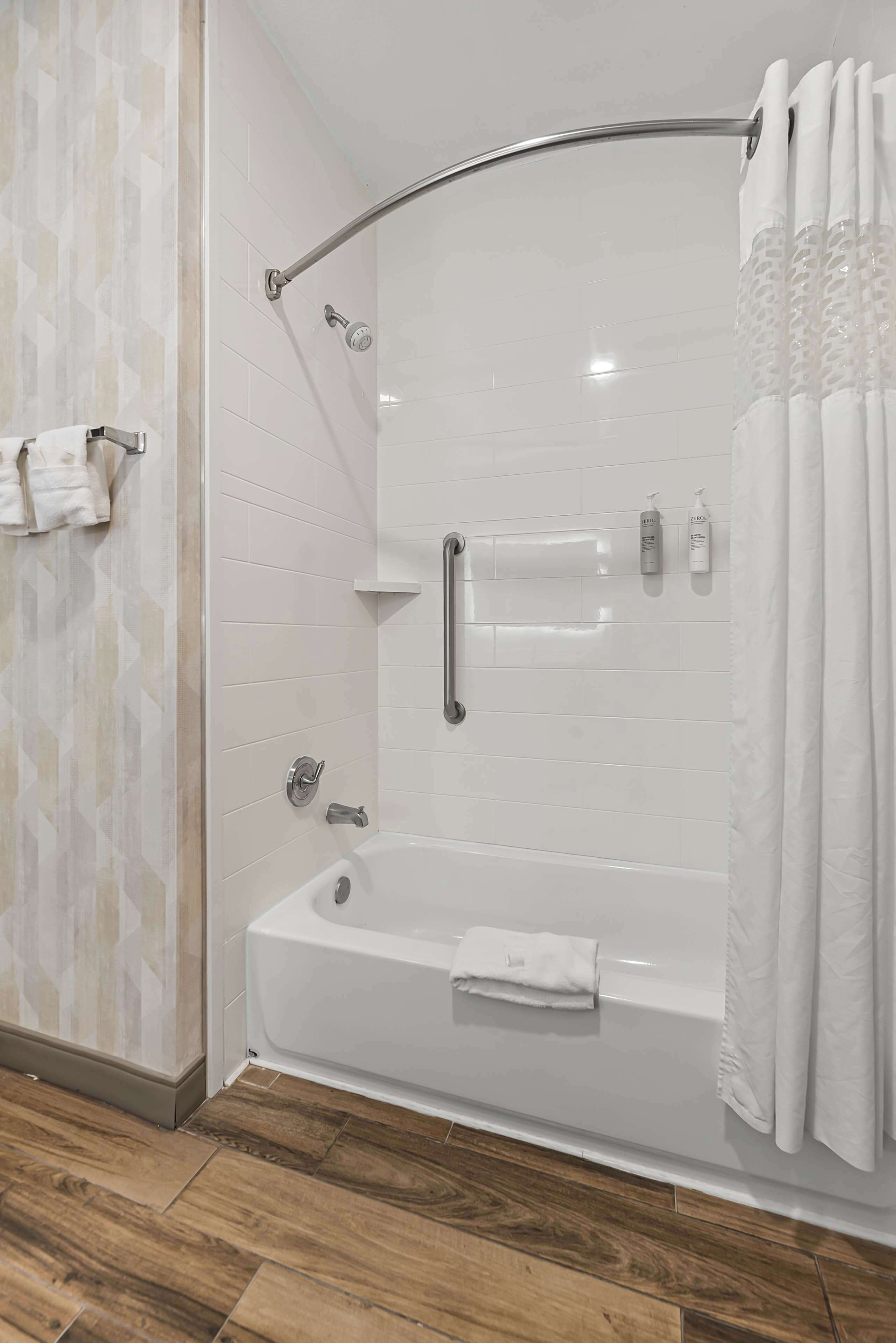 room, 2 queen beds, non smoking | bathroom | combined shower/bathtub, free toiletries, hair dryer, towels