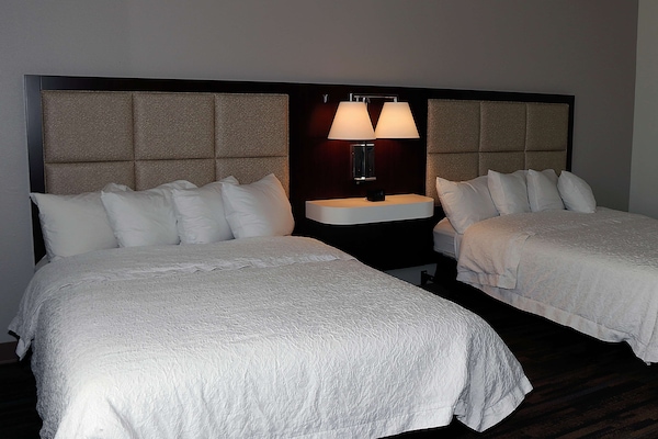 Minibar, caixa forta a l'habitació i escriptori