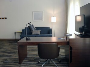 Minibar, in-room safe, desk, iron/ironing board