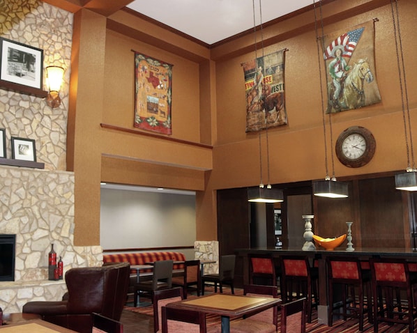 Lobby - Hampton Inn & Suites Stephenville (Stephenville)