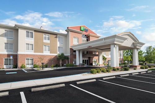 Holiday Inn Express & Suites Spring Hill by IHG