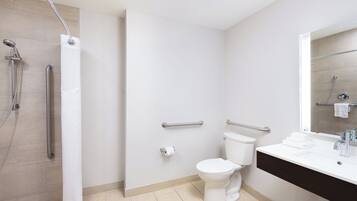 Duschwanne, kostenlose Toilettenartikel, Haartrockner, Handtücher