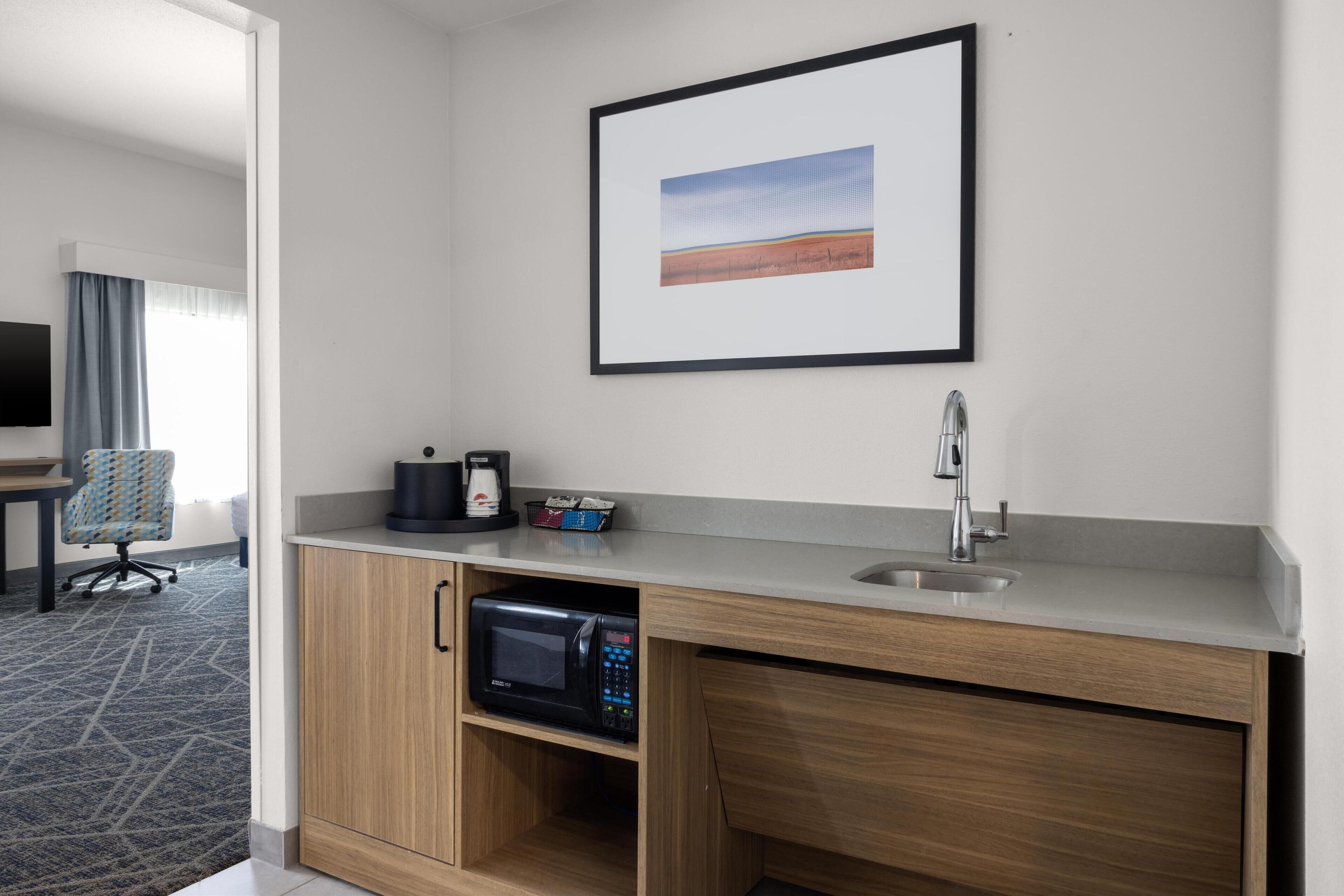 suite, 1 king bed, accessible, non smoking | minibar