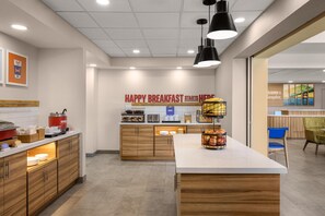 Free daily buffet breakfast  - Hampton Inn & Suites Moline-Quad City Int'l Aprt (Moline)