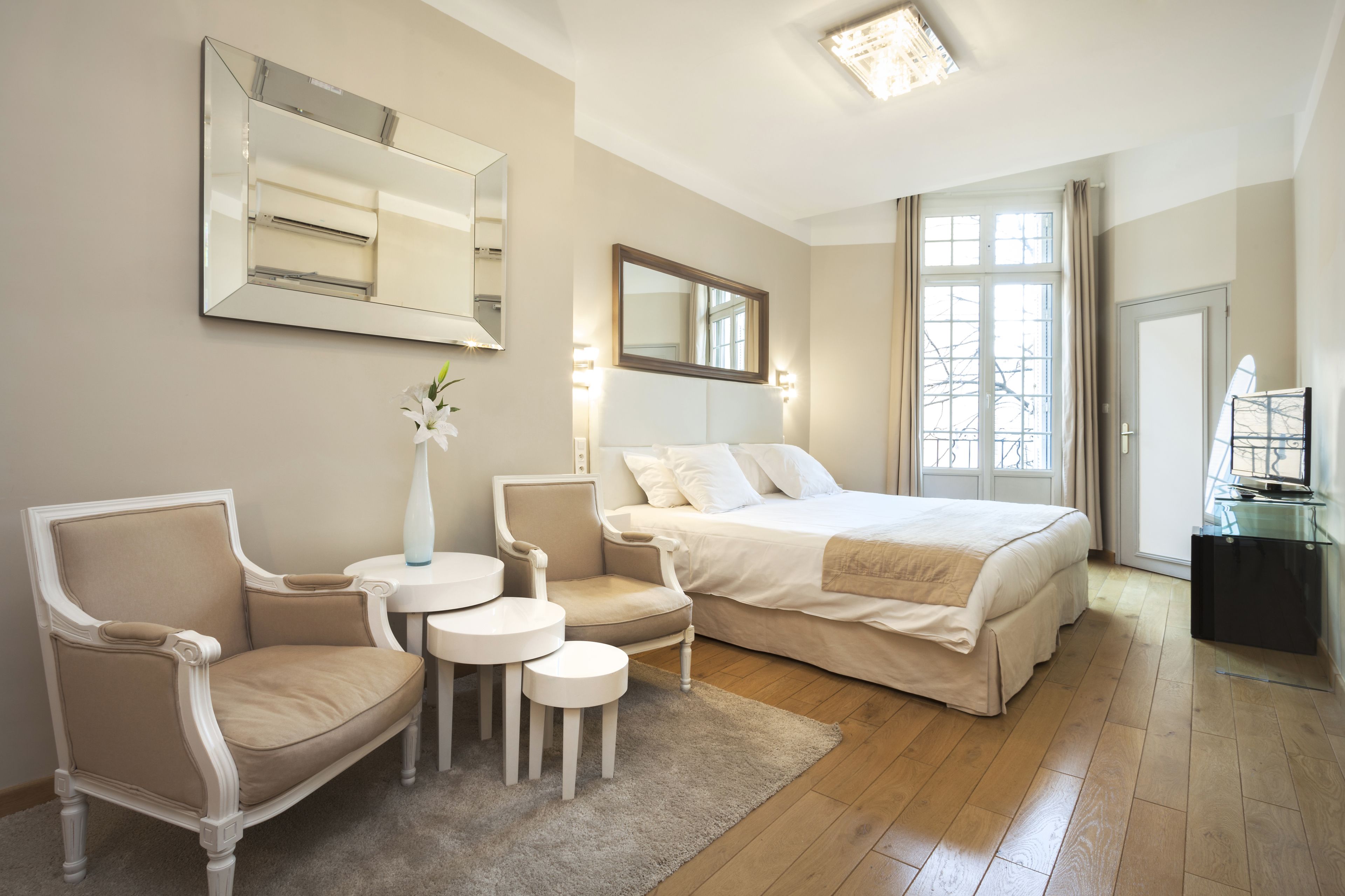 suite provençale | premium bedding, pillow-top beds, minibar, in-room safe