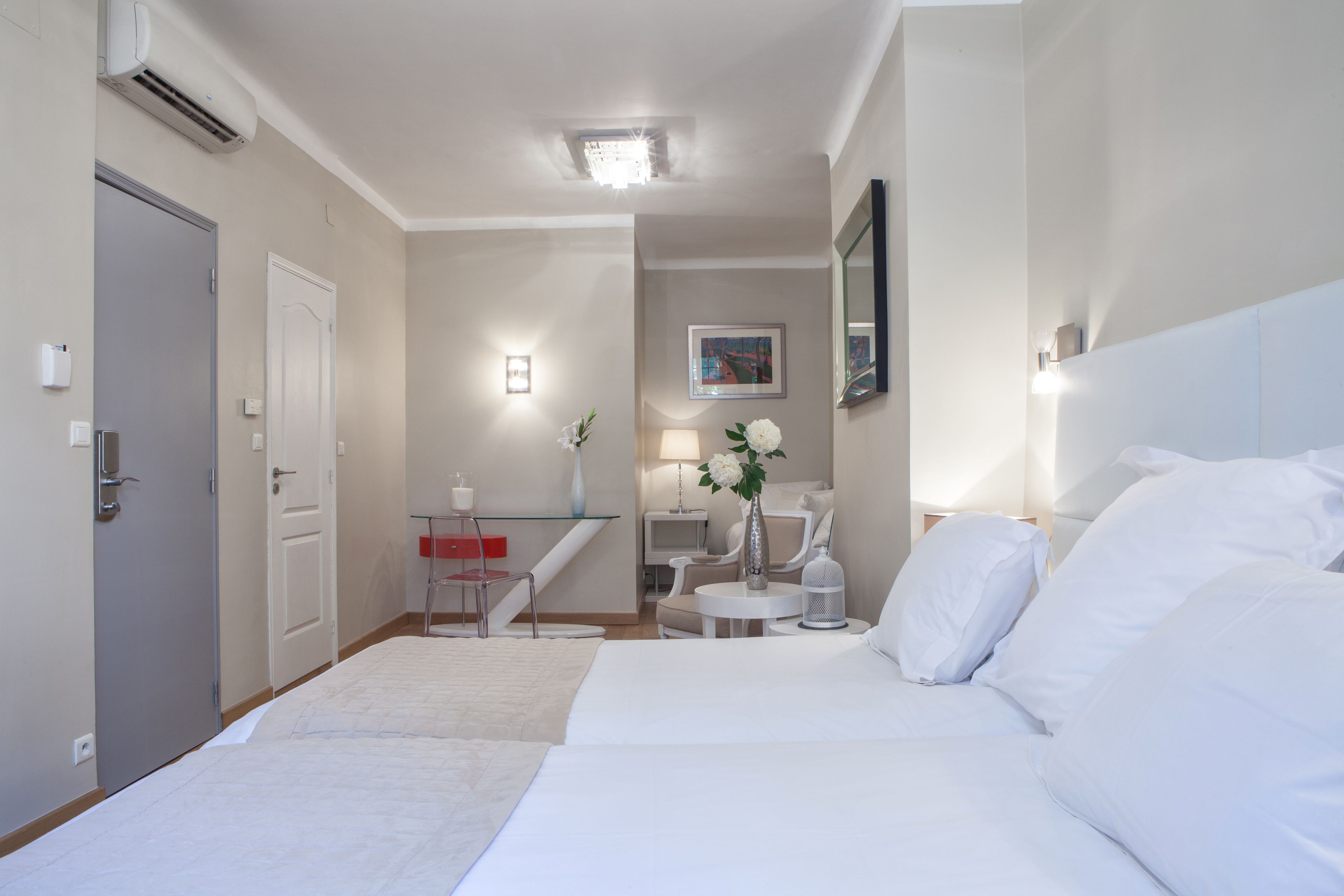 suite provençale | premium bedding, pillow-top beds, minibar, in-room safe