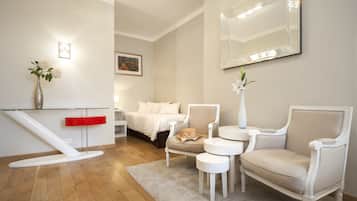 Suite | Peralatan tempat tidur premium, tilam berlapik, bar mini