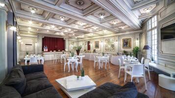 Daily buffet breakfast (EUR 14 per person)