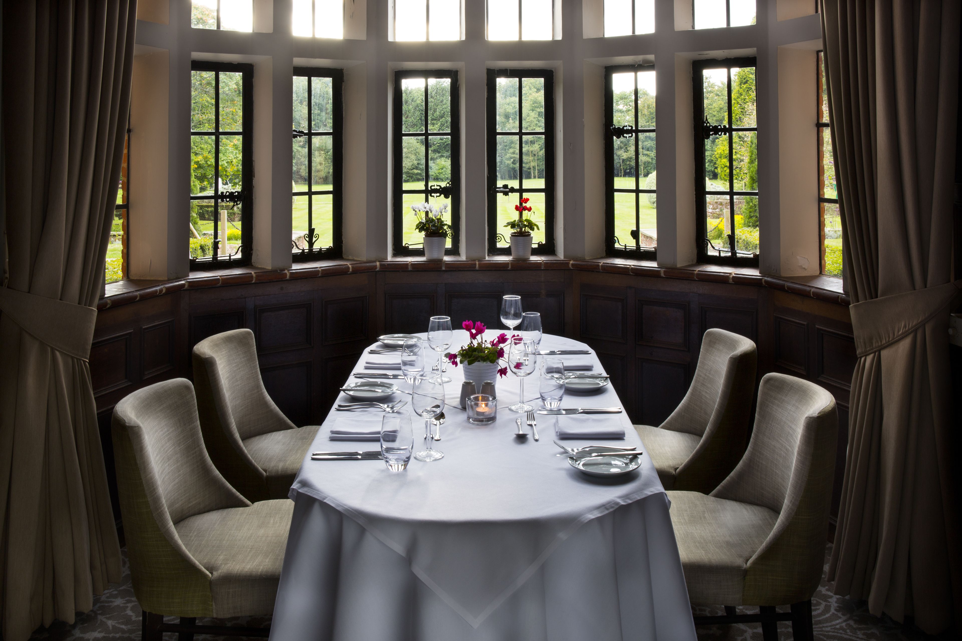 breakfast, lunch and dinner served