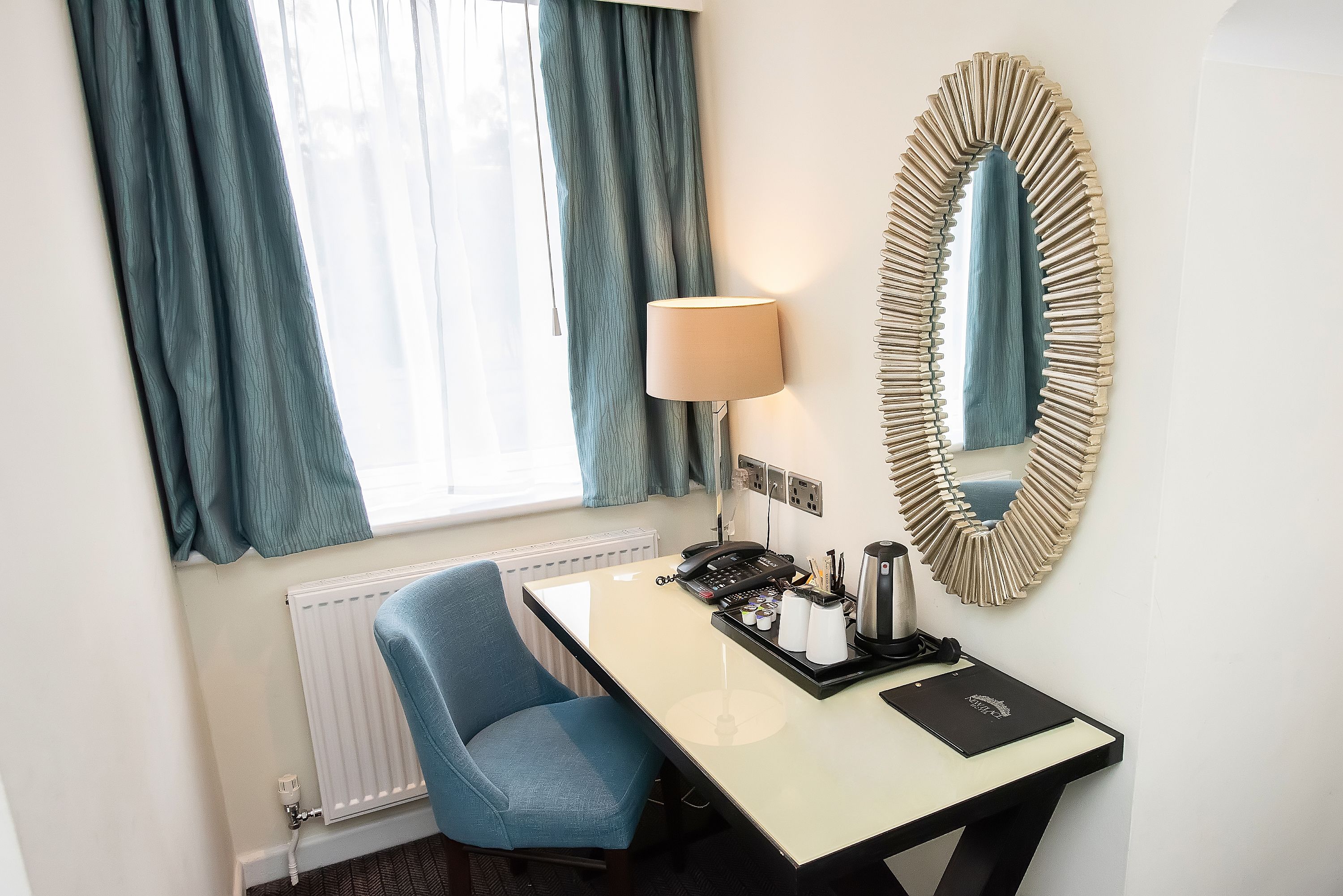 standard double room, 1 double bed | in-room safe, desk, iron/ironing board, free wifi