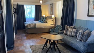 奢华套房, 1 张双人床 (Franklyn Suite.) | 客房内保险箱、办公桌、熨斗/熨衣板、免费 WiFi