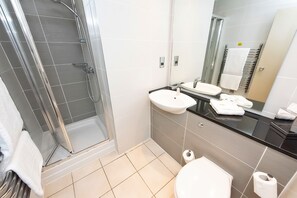 Bathroom - New Place (Southampton)