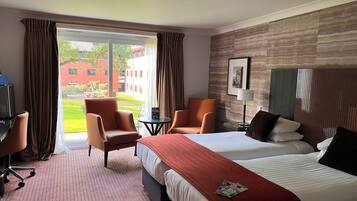 Superior Room (for 3) | Desk, soundproofing, iron/ironing board, free WiFi