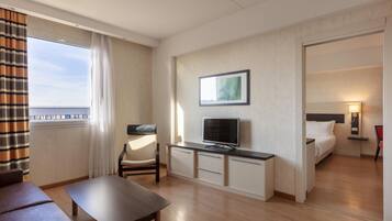 Family Room, 1 King Bed | Living area | 32-inch LCD TV with digital channels