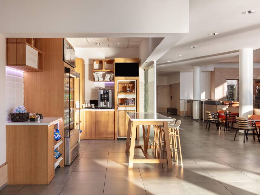 Breakfast, lunch and dinner served