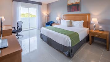 Superior Room, 1 King Bed, Non Smoking | Premium bedding, in-room safe, desk, blackout curtains