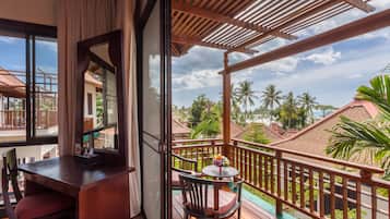 Plunge Pool Villa | 高档床上用品、迷你吧、办公桌、隔音