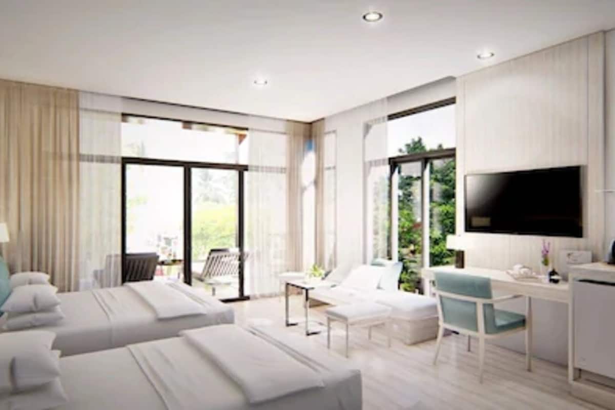 premium bedding, minibar, desk, soundproofing