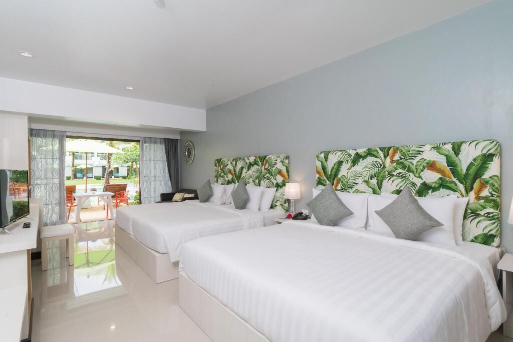 Premium bedding, minibar, desk, soundproofing