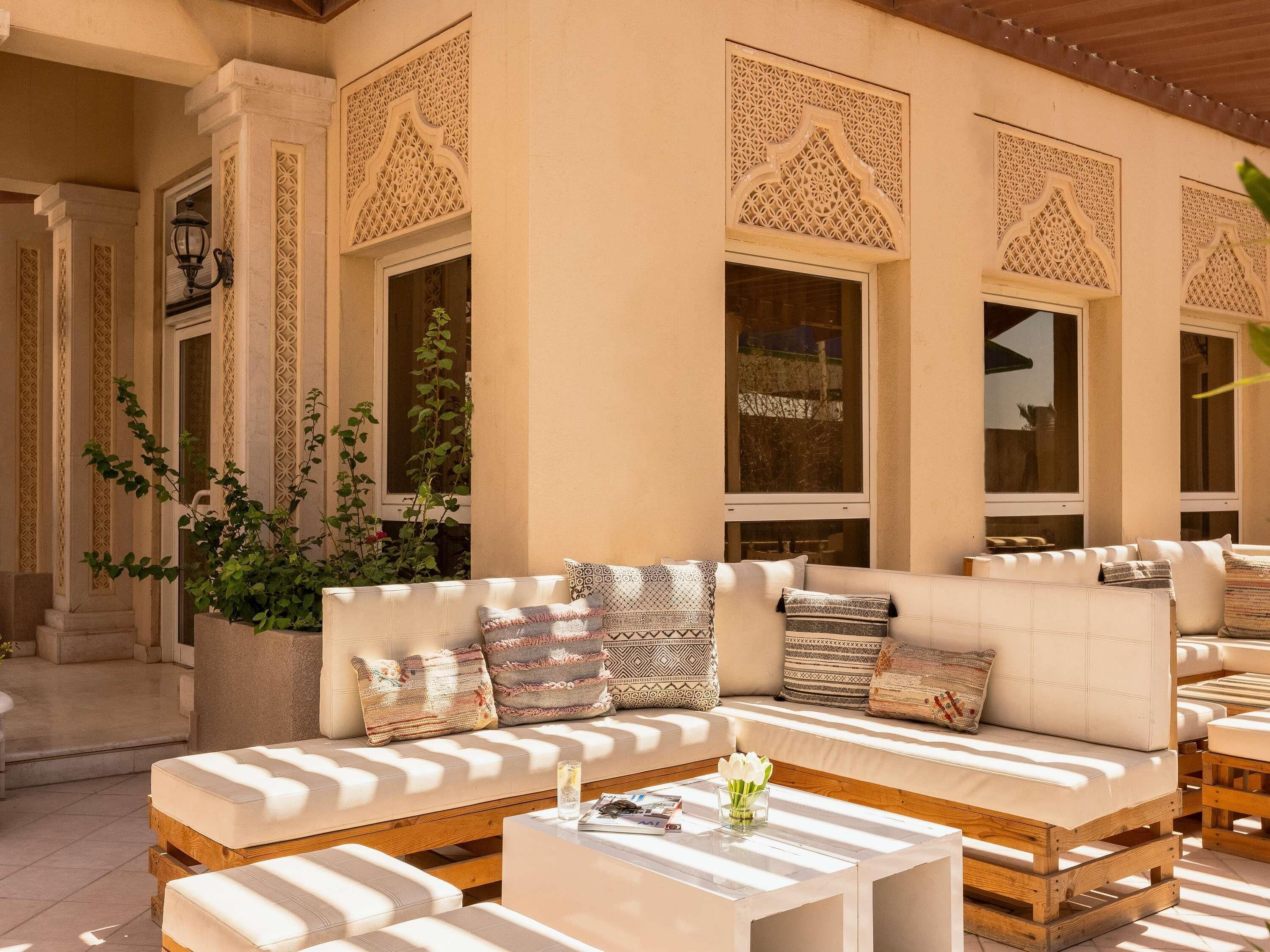 Petit déjeuner, déjeuner et dîner servis sur place