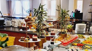 Daily buffet breakfast (QAR 75 per person)