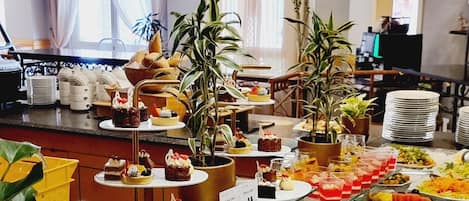 Petit déjeuner buffet (75 QAR par personne)