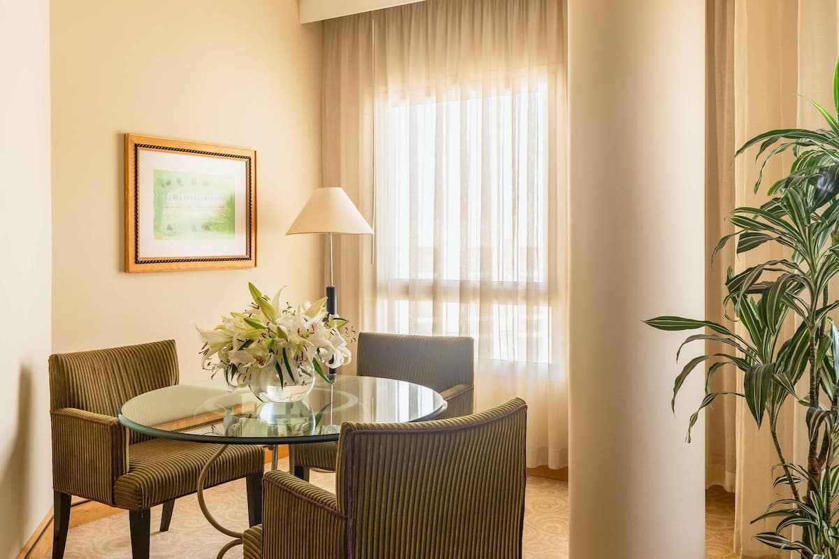 Family Room | 1 bedroom, minibar, in-room safe, desk