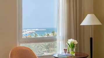 Deluxe Twin Room, 1 Single Bed | 1 bedroom, minibar, in-room safe, desk