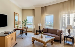 Business Suite, 1 King Bed | 1 bedroom, minibar, in-room safe, desk