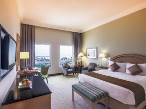 Kamar Deluks, 1 Tempat Tidur King | 1 kamar tidur, minibar, brankas, dan meja kerja