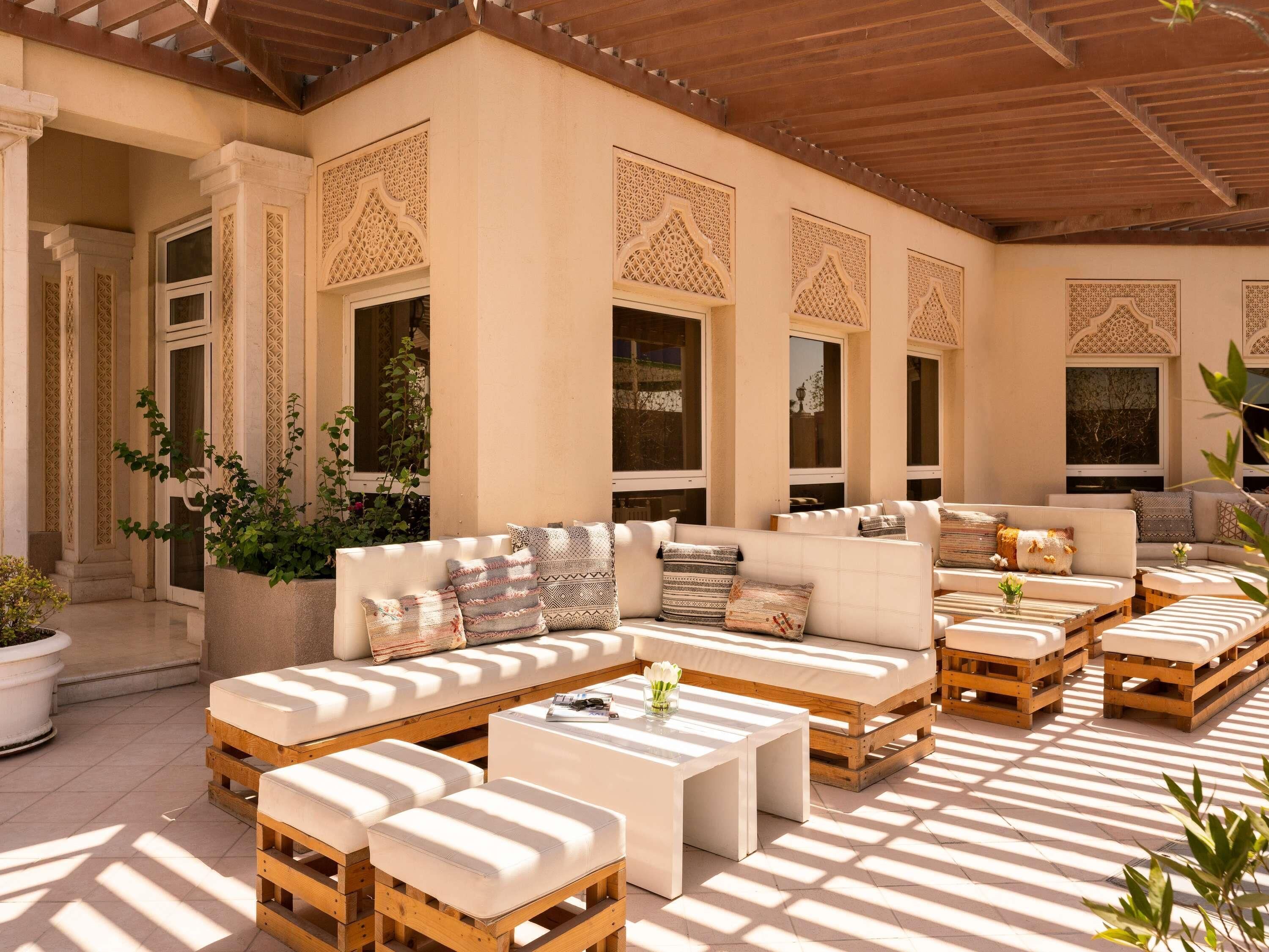 Breakfast, lunch and dinner served