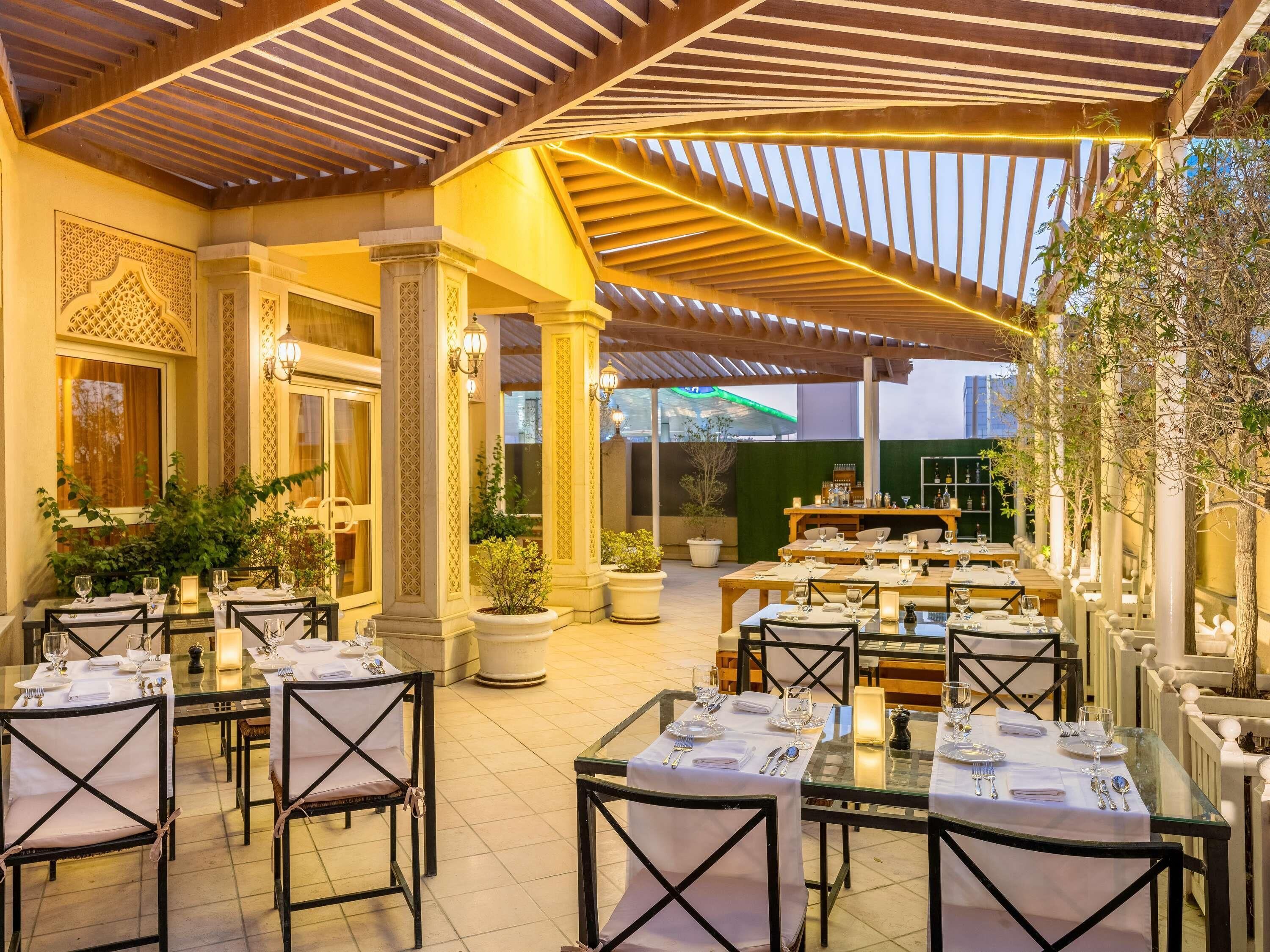 Breakfast, lunch and dinner served