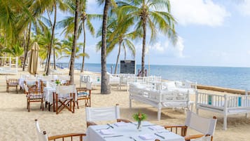 3 restaurants; breakfast, lunch, and dinner served