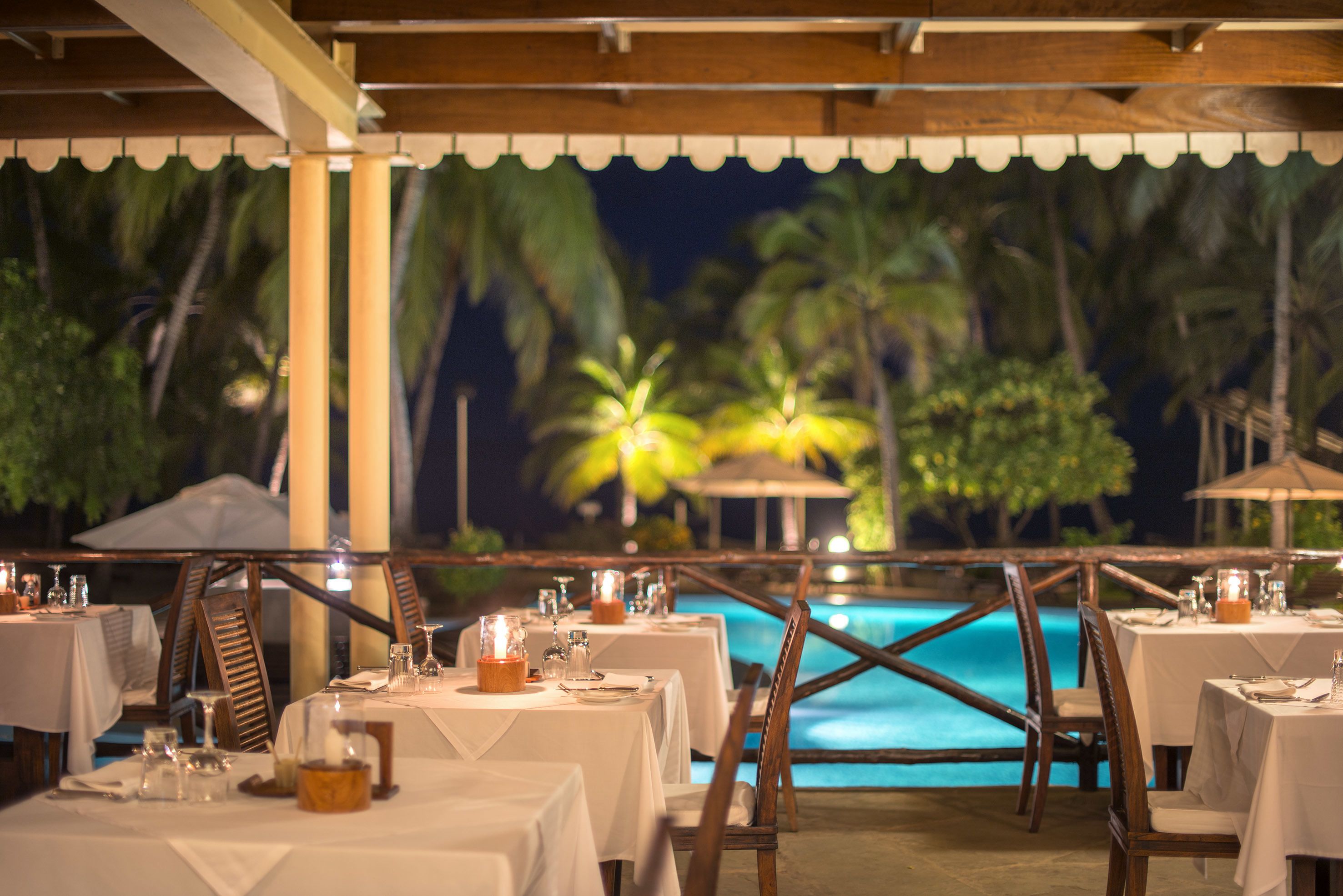 3 restaurants, breakfast served