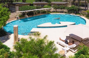 3 piscinas al aire libre, sombrillas, tumbonas