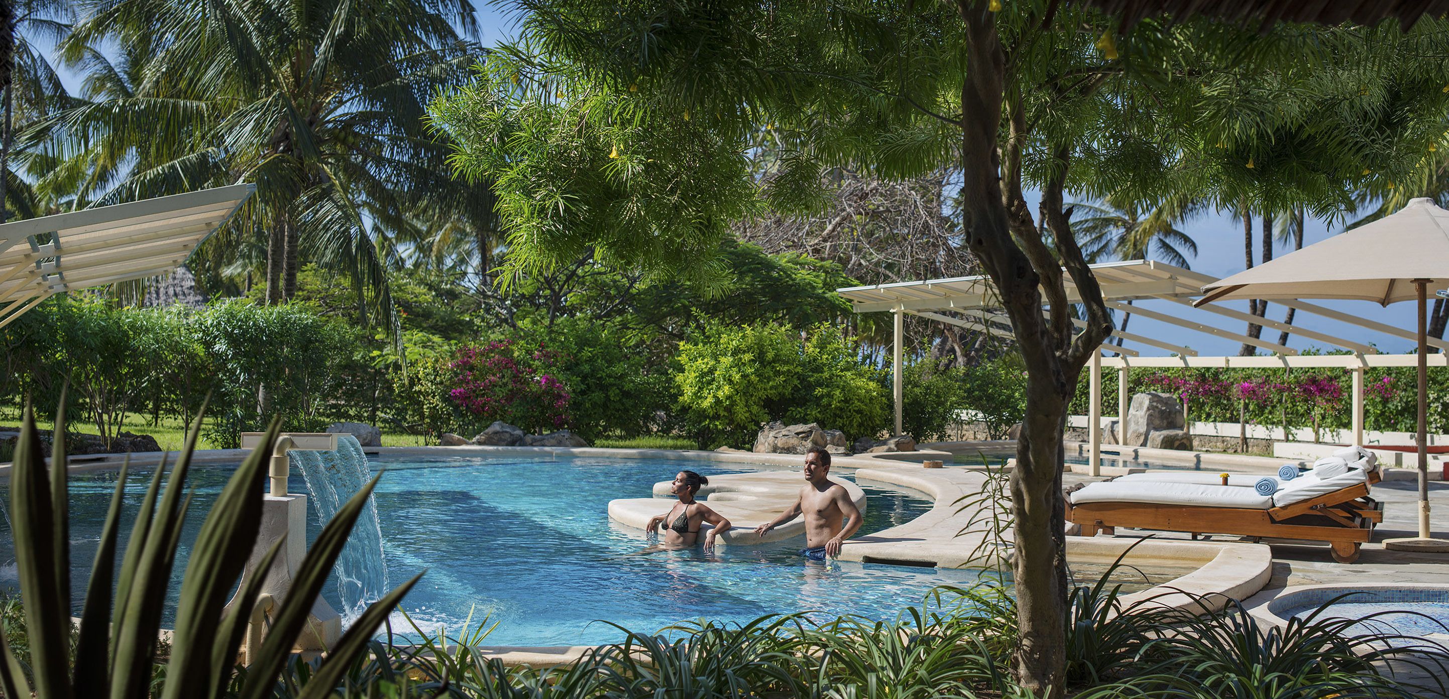 3 outdoor pools, pool umbrellas, pool loungers