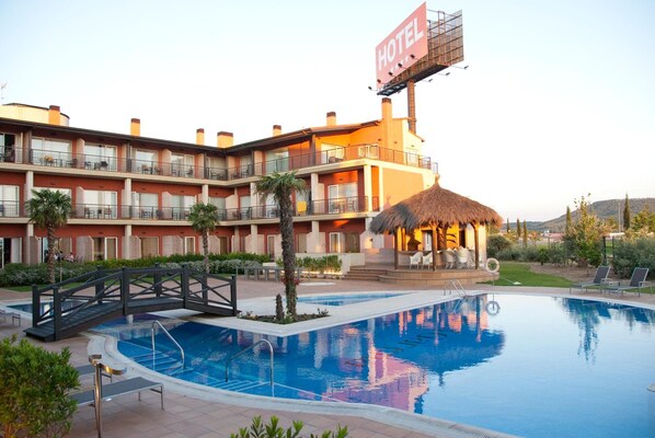 Seasonal outdoor pool