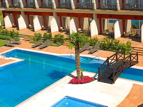 Seasonal outdoor pool. Hotel Isla de la Garena