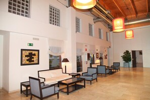 Lobby - Hotel Isla de la Garena (Alcala de Henares)
