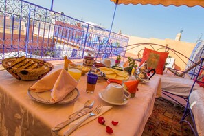 Breakfast, lunch and dinner served - Riad Zinoun & Spa (Marrakech)