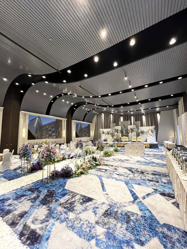 Indoor wedding - Novotel Bandung (Bandung)